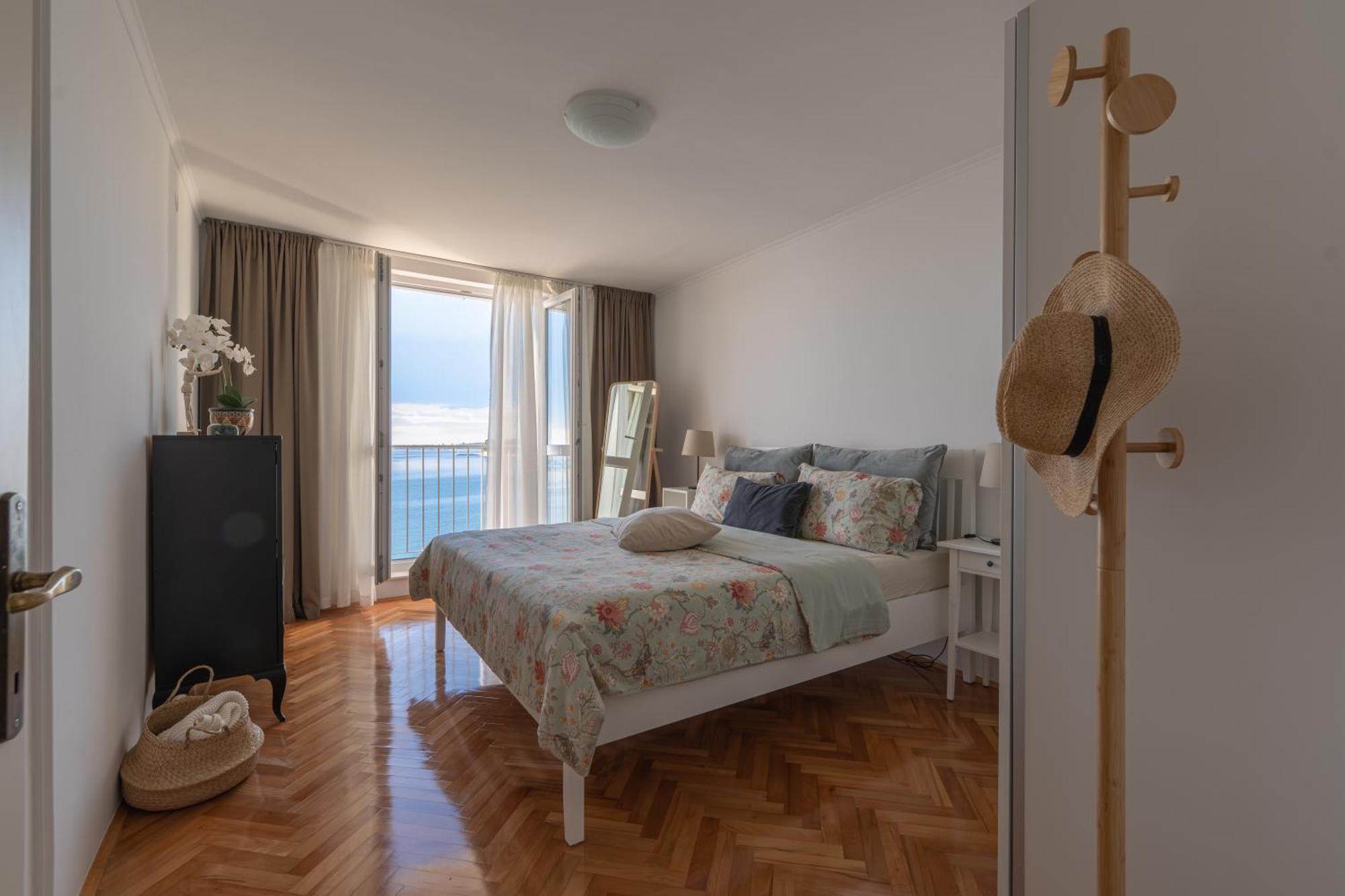 Vibes With Balcony And Spectacular View *