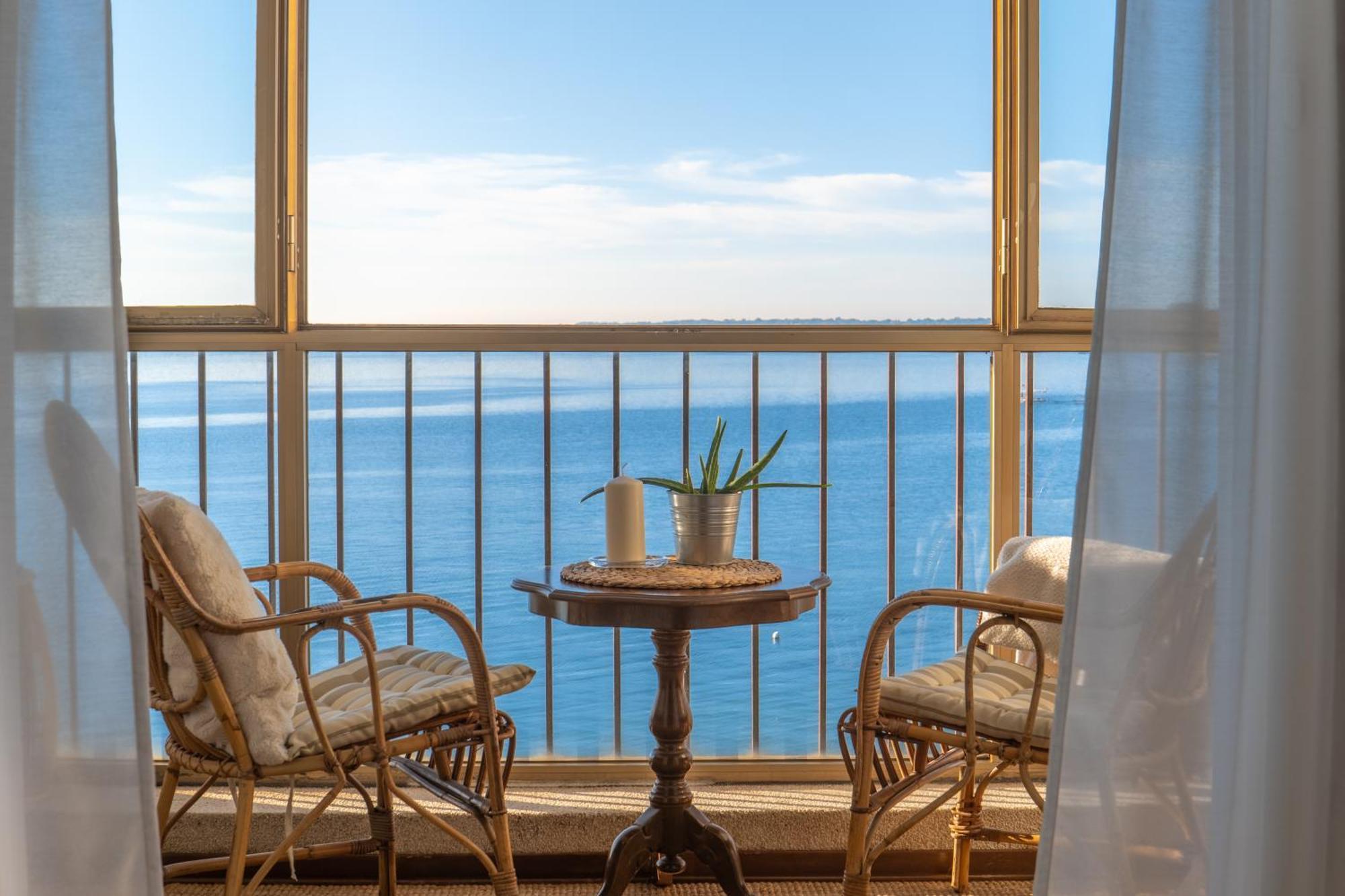 Vibes With Balcony And Spectacular View *