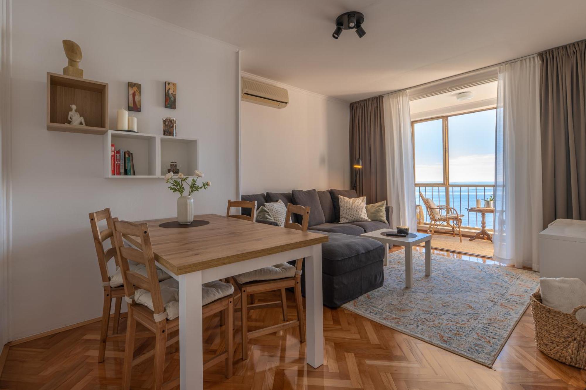 Vibes With Balcony And Spectacular View